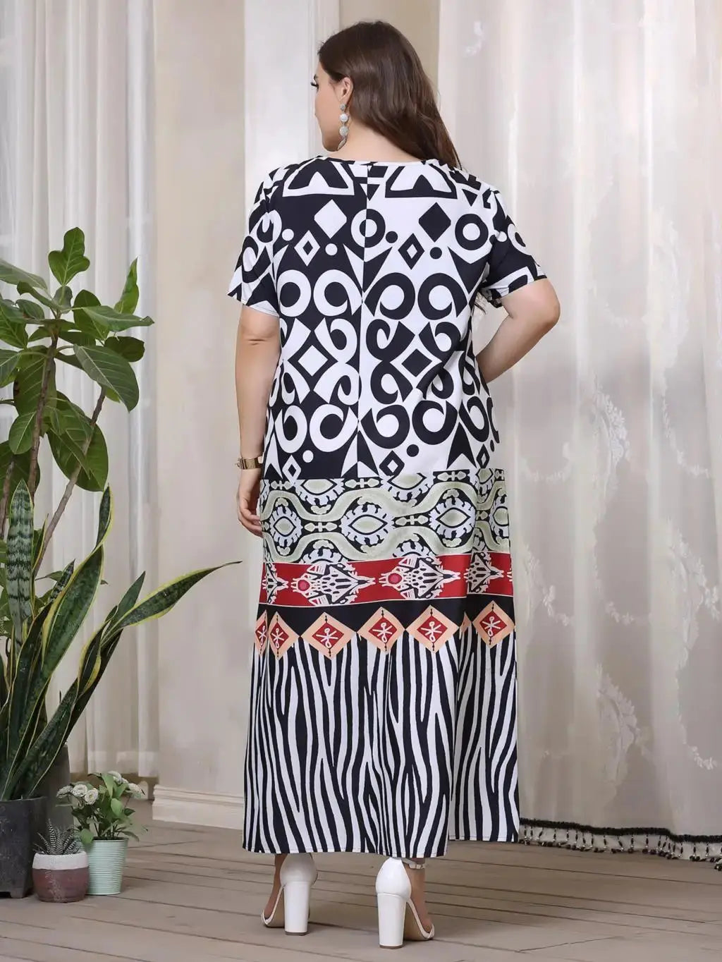 Vestido Plus Size Estampa Geométrica - Loja Mireva