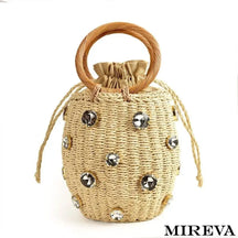 Bolsa de Palha Cravejada com Cristal