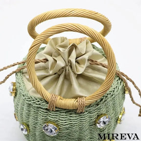 Bolsa de Palha Cravejada com Cristal