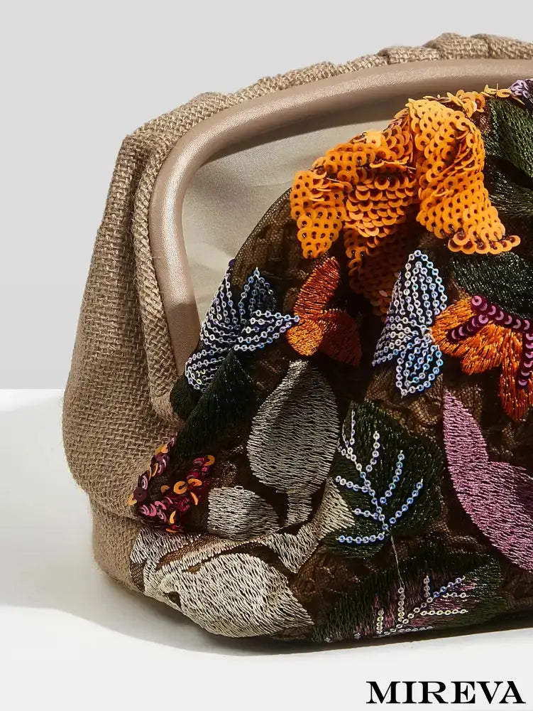 Bolsa feminina, Bolsa de mão, Elegante, Bordada à mão, Acessório refinado, Design exclusivo, Moda feminina, Detalhes artesanais, Sofisticação manual, Bolsa de alta costura.