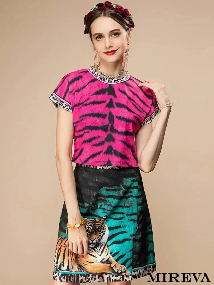 Conjunto feminino, Saia e blusa, Moda feminina, Conjunto elegante, Look coordenado, Estilo contemporâneo, Combinação de saia e blusa, Conjunto fashion, Tendências de moda, Roupas coordenadas para mulheres