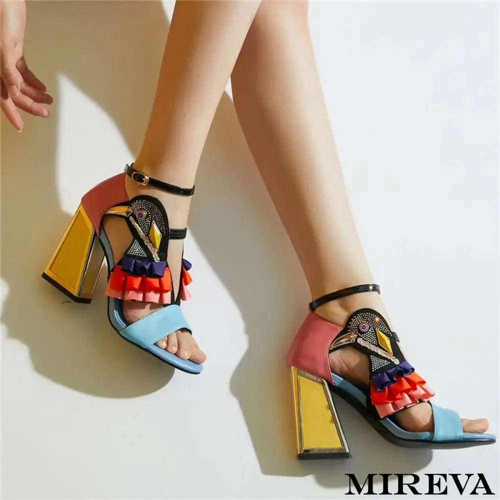 mireva, loja mireva, Sandalia salto alto, Sandalia salto fino, Sandalia salto agulha, Sandalia salto grosso, Sandalia salto plataforma, Sandalia salto bloco, Sandalia salto quadrado, Sandalia salto alto elegante, Sandalia salto alto confortavel, Sandalia salto alto preto, Sandalia salto alto com tiras, Sandalia salto alto com amarração.