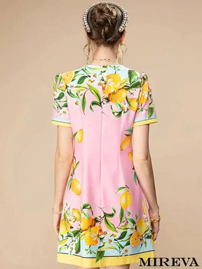 Vestido Curto Limões Luxuosos, Alta Costura, Vestidos Finos, Elegância, Luxo, Exclusividade, Sofisticação, Moda Premium, Design Majestoso, Detalhes Encantadores, Coleção de Gala, loja mireva, vestido curto, vestido curto verão, vestido com estampa de limões