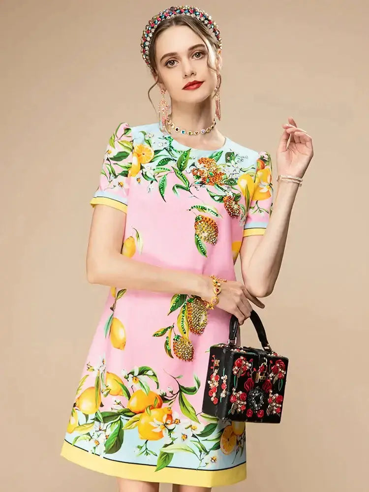 Vestido Curto Limões Luxuosos, Alta Costura, Vestidos Finos, Elegância, Luxo, Exclusividade, Sofisticação, Moda Premium, Design Majestoso, Detalhes Encantadores, Coleção de Gala, loja mireva, vestido curto, vestido curto verão, vestido com estampa de limões