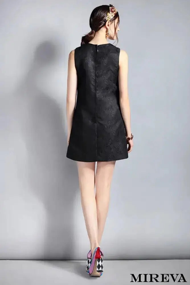 Vestidos Finos, Sofisticação, Moda Premium, Luxo, Loja Mireva, Exclusividade, Elegância, Detalhes Encantadores, Design Majestoso, Coleção de Gala, Alta Costura, Vestido Curto, Vestido Curto Primor Sartorial